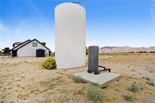 10015 High Road, Lucerne Valley, CA 92356