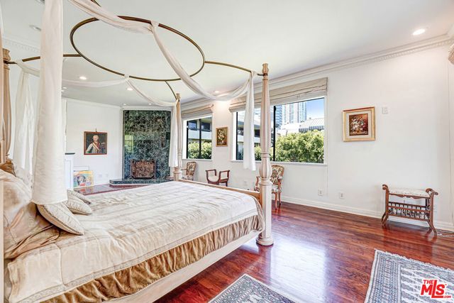 2285 Century 194, Los Angeles, CA 90067
