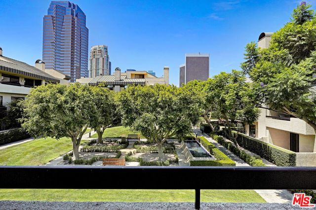 2285 Century 194, Los Angeles, CA 90067