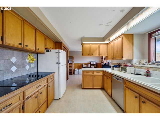 1590 MCCORMICK LOOP Rd, Tillamook, OR 97141