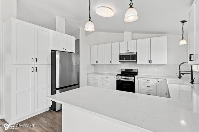 1300 S Pinnacle Mountain Drive, Palmer, AK 99645