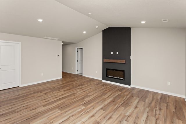 4316 Grover Woods Lane, Des Moines, IA 50317