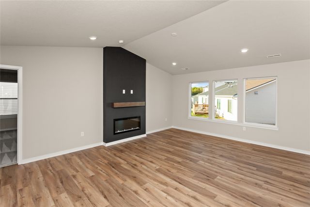 4316 Grover Woods Lane, Des Moines, IA 50317