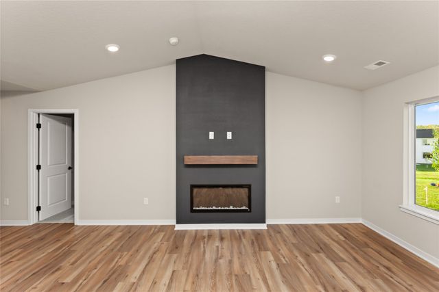 4316 Grover Woods Lane, Des Moines, IA 50317