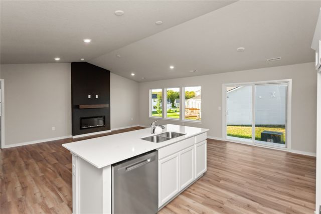 4316 Grover Woods Lane, Des Moines, IA 50317