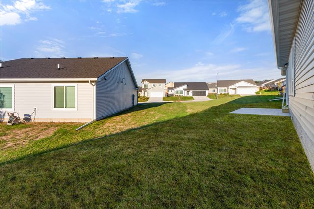 4316 Grover Woods Lane, Des Moines, IA 50317