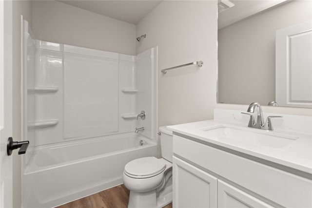 4316 Grover Woods Lane, Des Moines, IA 50317