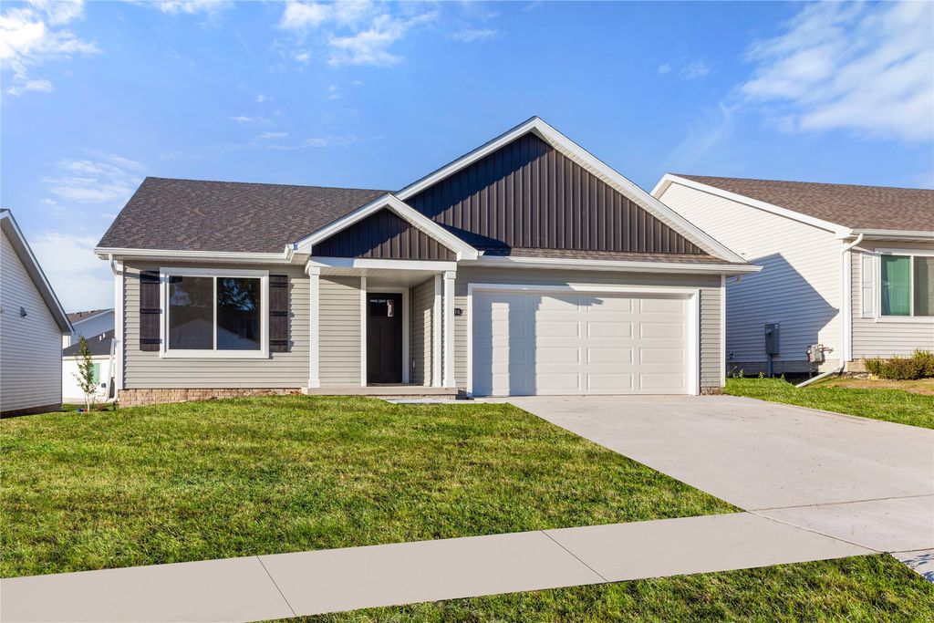 4316 Grover Woods Lane, Des Moines, IA 50317