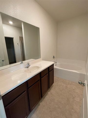 9402 Garnet Grove Drive, Iowa Colony, TX 77583