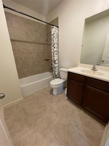 9402 Garnet Grove Drive, Iowa Colony, TX 77583