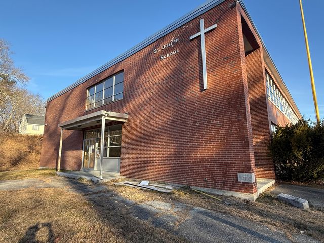 26 Main Street, Thompson, CT 06255