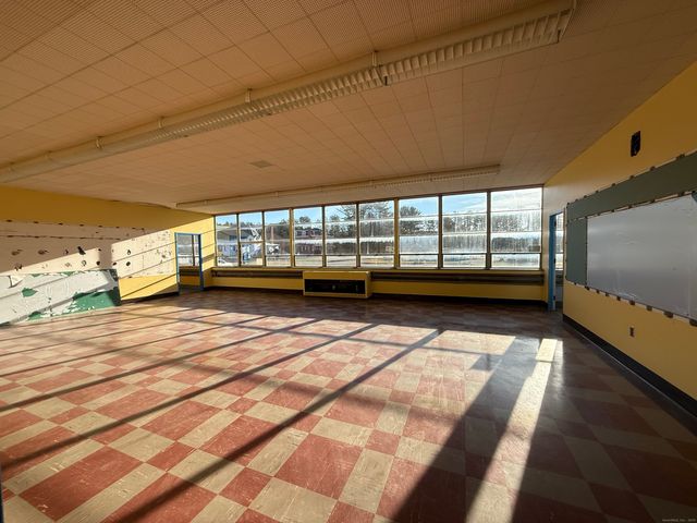 26 Main Street, Thompson, CT 06255