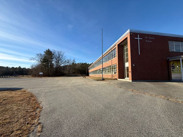 26 Main Street, Thompson, CT 06255