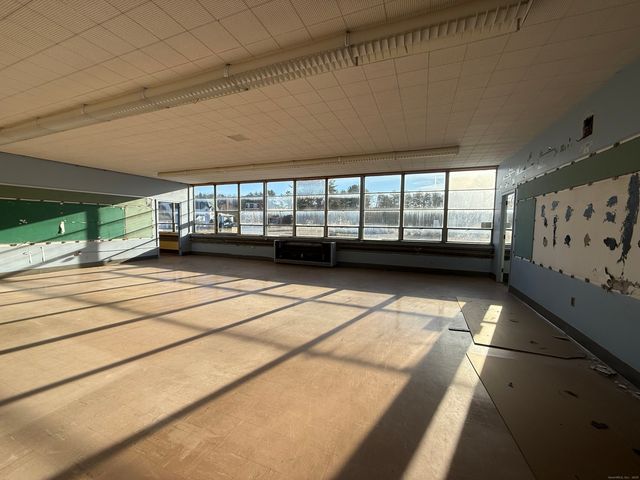 26 Main Street, Thompson, CT 06255