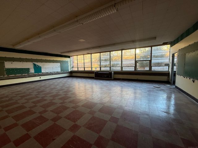 26 Main Street, Thompson, CT 06255