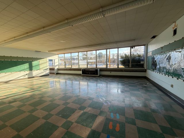 26 Main Street, Thompson, CT 06255