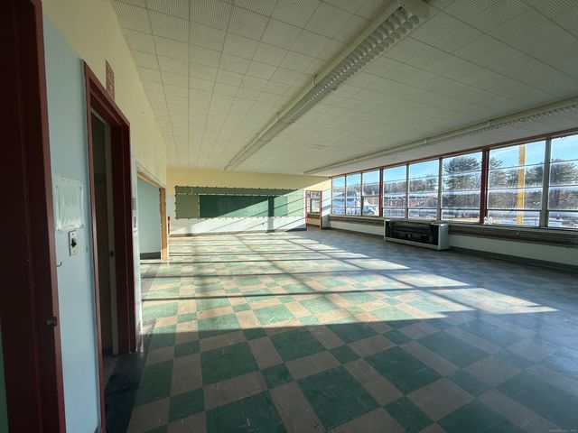 26 Main Street, Thompson, CT 06255