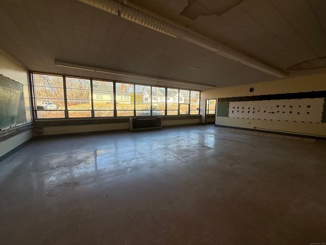 26 Main Street, Thompson, CT 06255