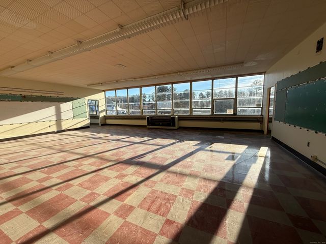 26 Main Street, Thompson, CT 06255