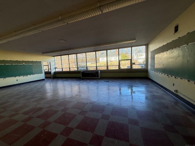 26 Main Street, Thompson, CT 06255