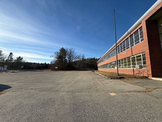 26 Main Street, Thompson, CT 06255