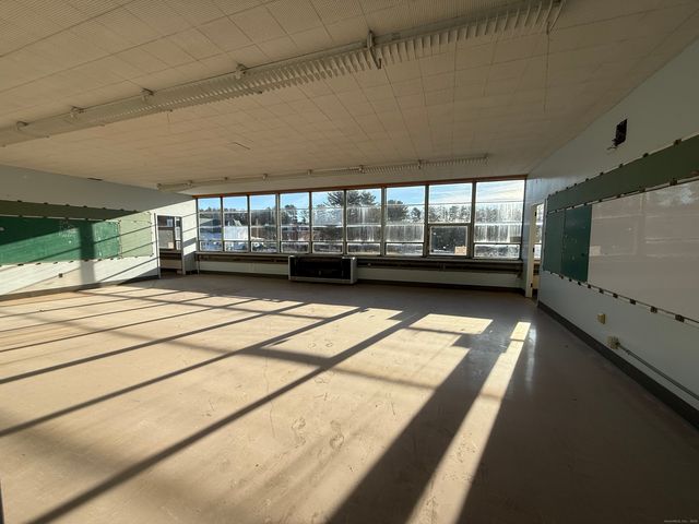 26 Main Street, Thompson, CT 06255