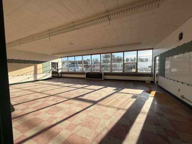 26 Main Street, Thompson, CT 06255