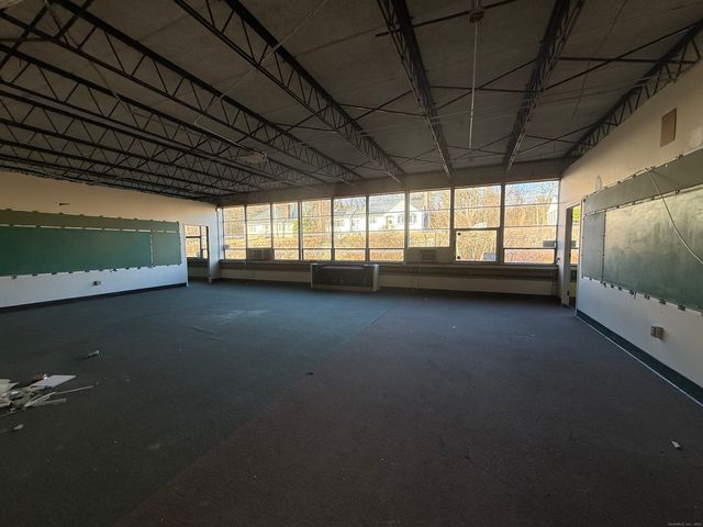 26 Main Street, Thompson, CT 06255