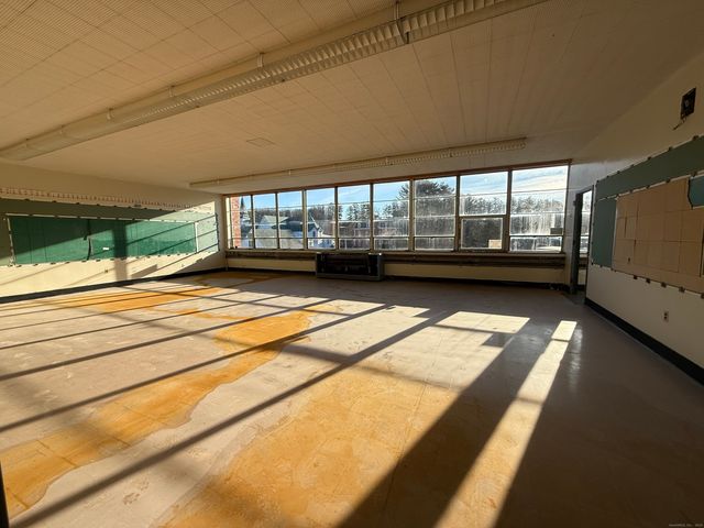 26 Main Street, Thompson, CT 06255