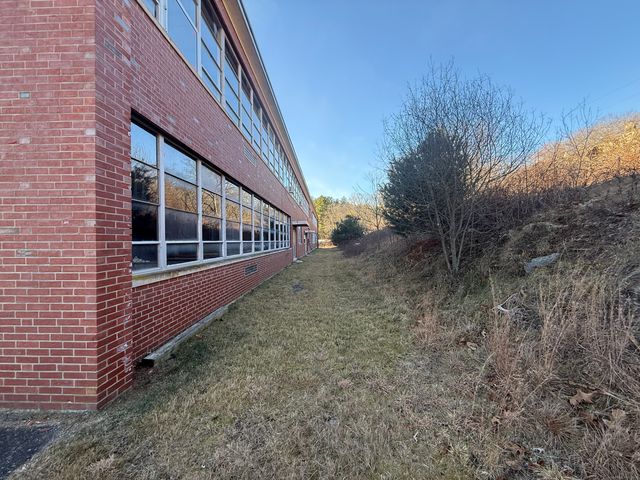 26 Main Street, Thompson, CT 06255