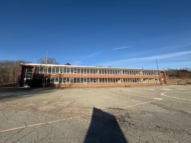 26 Main Street, Thompson, CT 06255