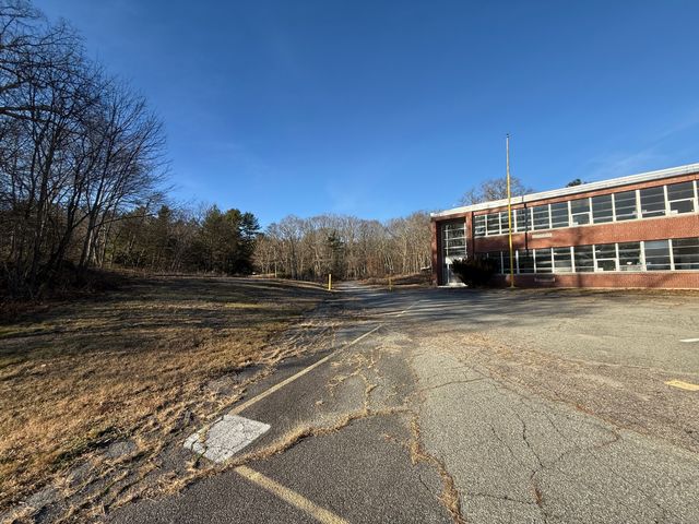 26 Main Street, Thompson, CT 06255