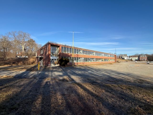 26 Main Street, Thompson, CT 06255