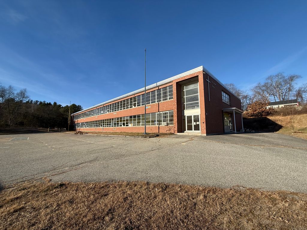 26 Main Street, Thompson, CT 06255