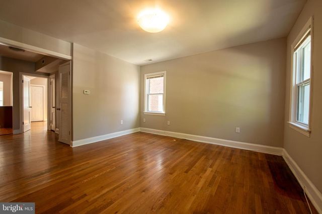 2241 40TH PL NW, Washington, DC 20007