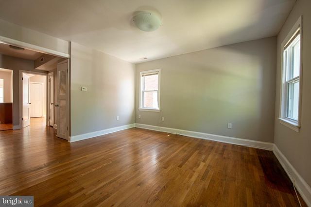 2241 40TH PL NW, Washington, DC 20007