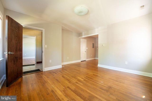 2241 40TH PL NW, Washington, DC 20007
