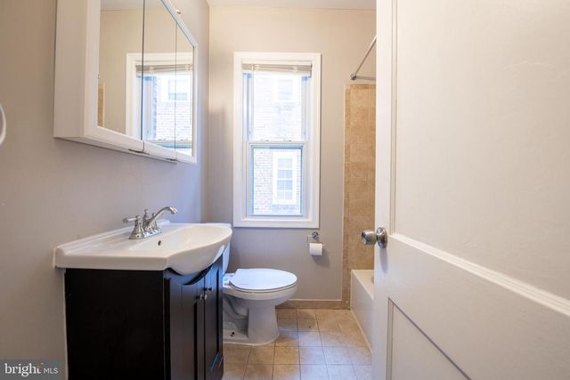 2241 40TH PL NW, Washington, DC 20007