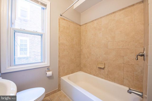 2241 40TH PL NW, Washington, DC 20007