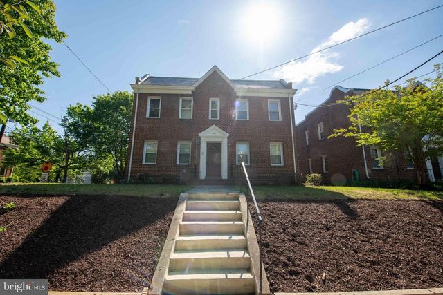 2241 40TH PL NW, Washington, DC 20007