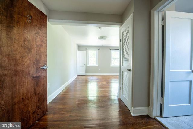 2241 40TH PL NW, Washington, DC 20007