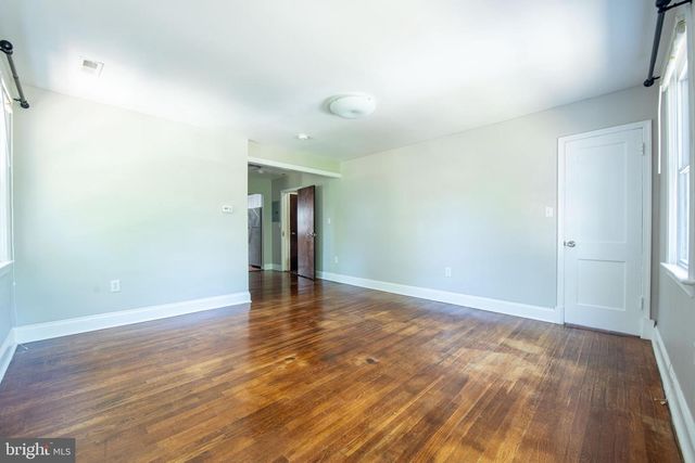 2241 40TH PL NW, Washington, DC 20007