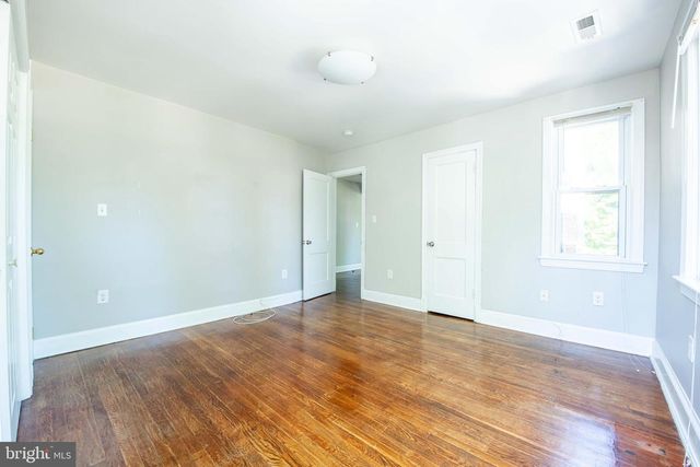 2241 40TH PL NW, Washington, DC 20007