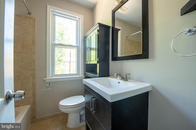 2241 40TH PL NW, Washington, DC 20007