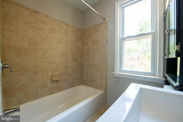 2241 40TH PL NW, Washington, DC 20007