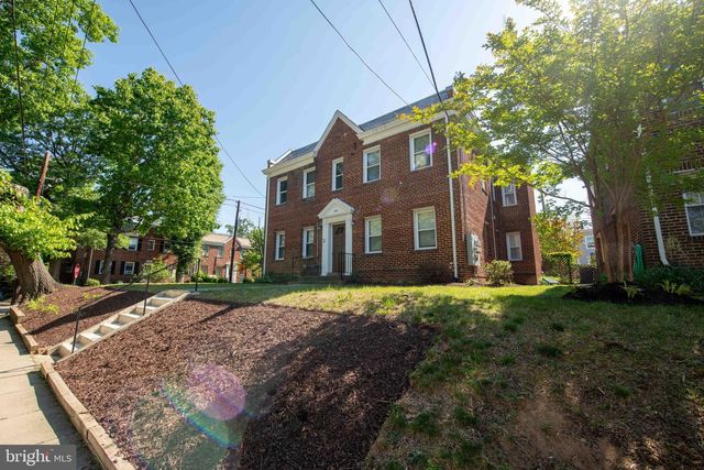 2241 40TH PL NW, Washington, DC 20007
