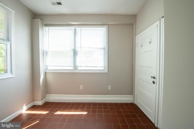 2241 40TH PL NW, Washington, DC 20007