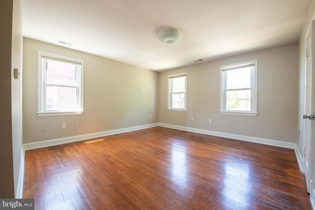 2241 40TH PL NW, Washington, DC 20007