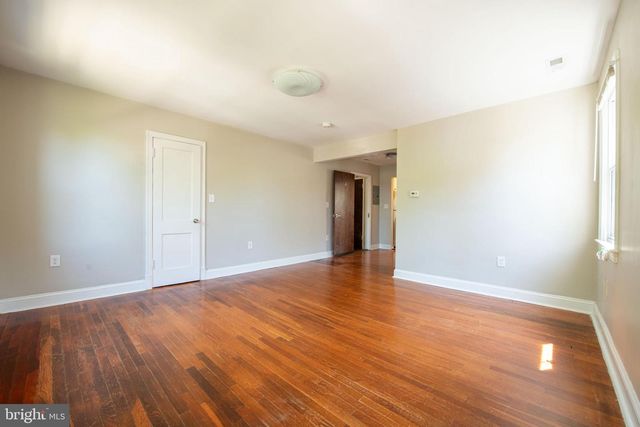 2241 40TH PL NW, Washington, DC 20007