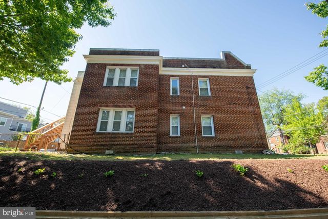 2241 40TH PL NW, Washington, DC 20007